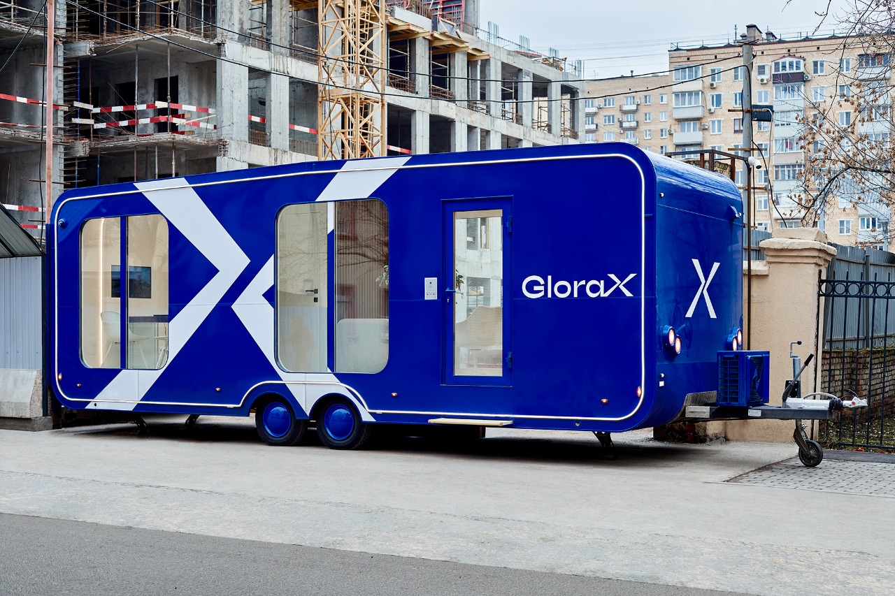GloraX открыл первый мобильный офис продаж