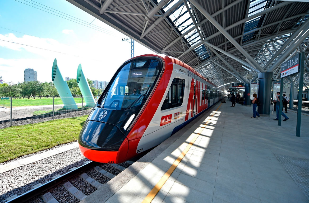 Собянин открыл новую станцию Славянский бульвар на МЦД-1