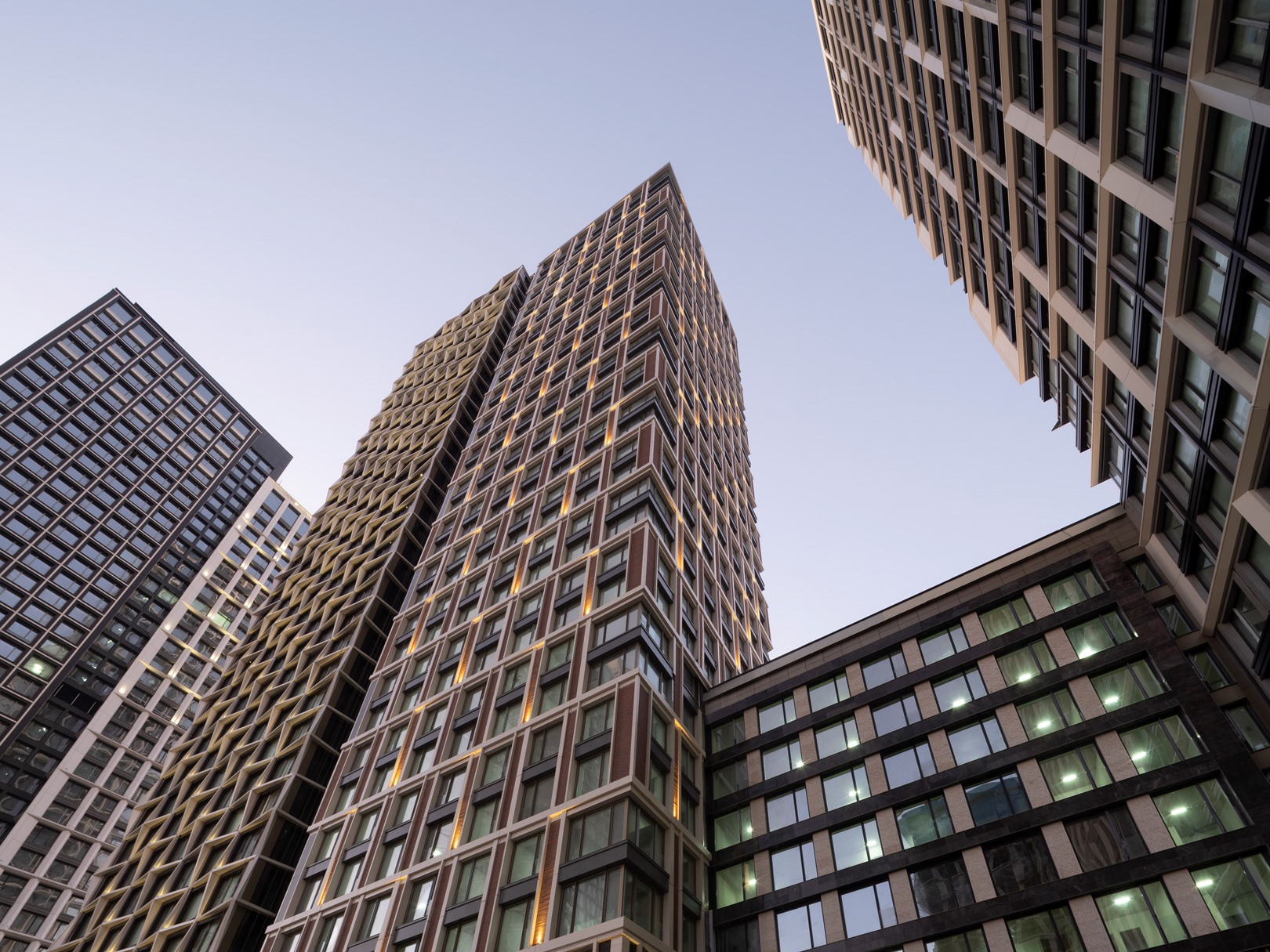Более 20% элитного и премиального жилья в Москве – в небоскребах