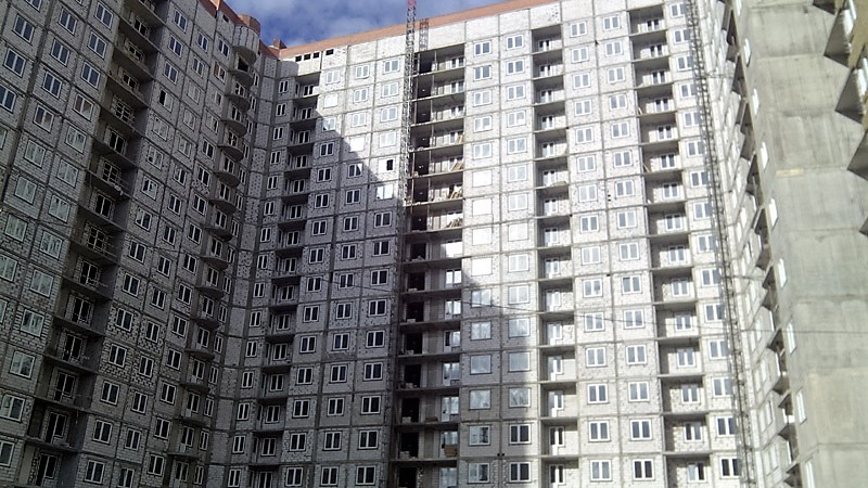 Ввод нового жилья в России снизился на 16% за год