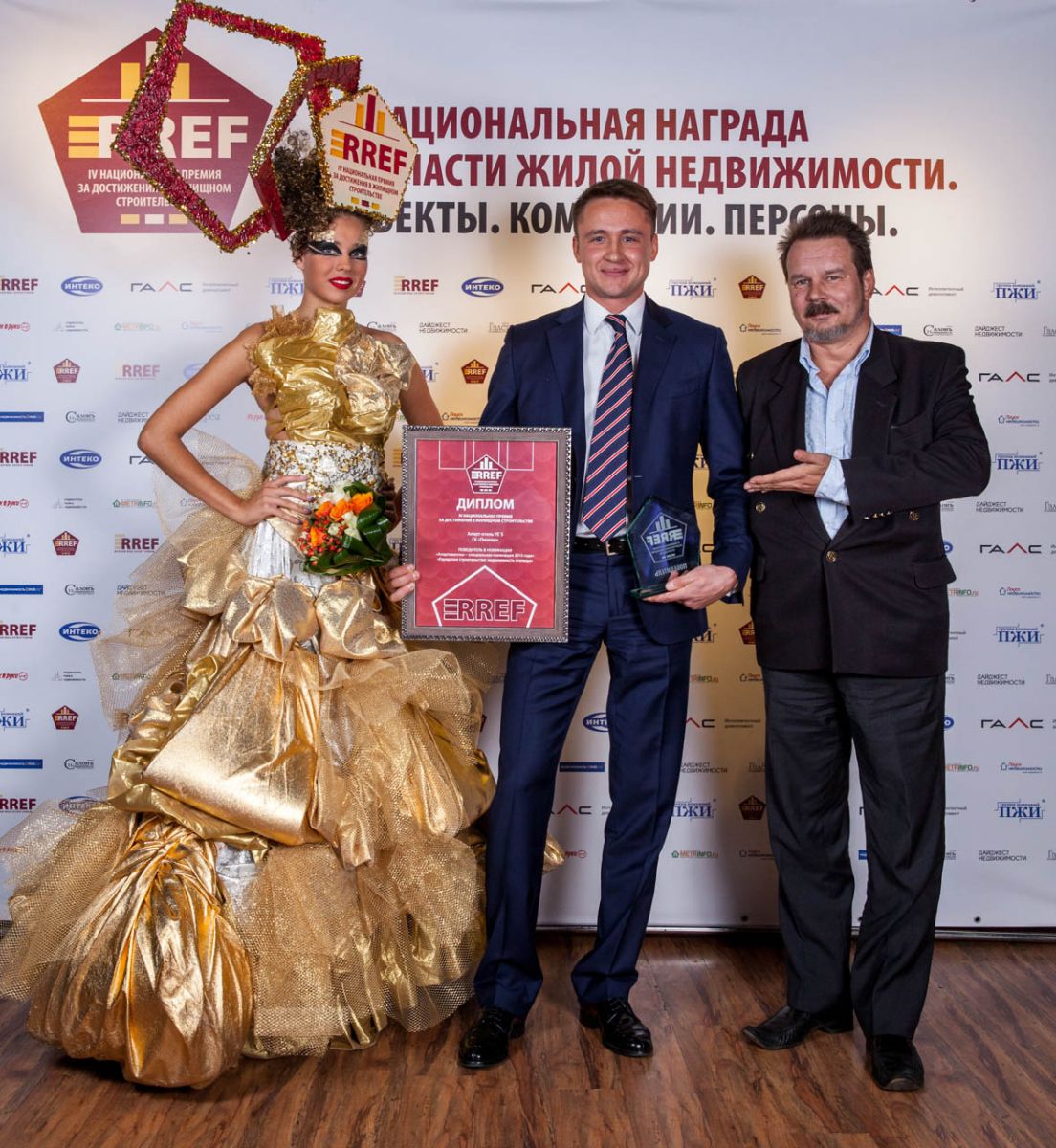 Российская премия в области жилой недвижимости RREF AWARDS-2014 объявляет о начале сбора заявок